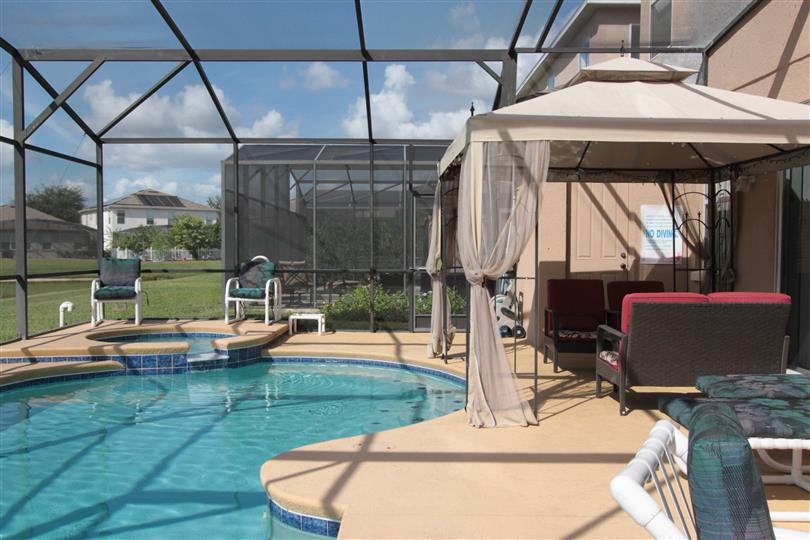 6 bedroom Florida villa rentals. Ideal for 2 families